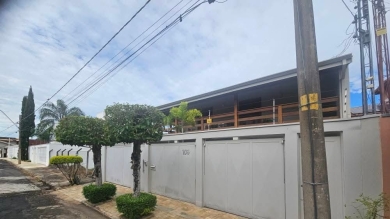 MARAVILHOSA CASA Á VENDA - JARDIM LAVÍNIA