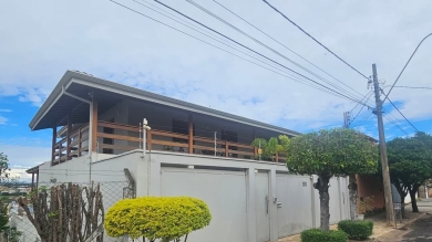 MARAVILHOSA CASA Á VENDA - JARDIM LAVÍNIA