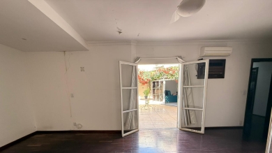 RESIDÊNCIA ENCANTADORA DISPONÍVEL PARA VENDA E LOCAÇÃO NO CORAÇÃO DO JARDIM SÃO DOMINGOS