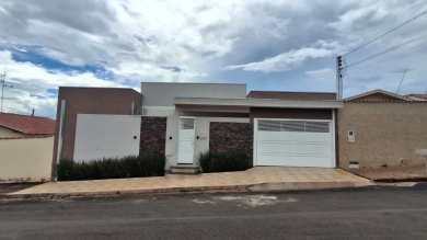 CASA PARA VENDA - BAIRRO SANTA CLARA