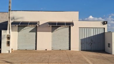 CASA COM 2 SALAS COMERCIAIS PARA VENDA - PORTAL DA CIDADE