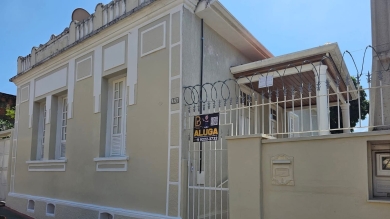 CASA PARA LOCAÇÃO COM SALAS COMERCIAIS - CENTRO -