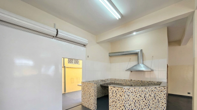 CASA COM GALPÃO PARA LOCAÇÃO - CENTRO